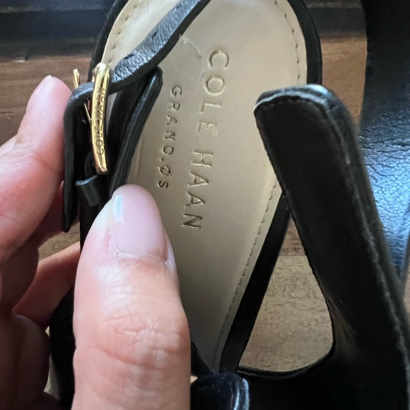 Size 8 black leather Cole Haans shoes - Picture 6 of 6